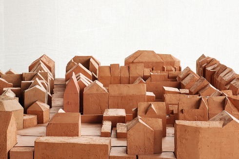 Das tönerne Innenstadtmodell von Peter Zumthor zum geplanten Wohn- und Geschäftshaus an der Ecke Düstere Straße/Turmstraße<strong></strong>.<br /><br />