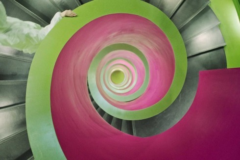 Als Wissenschaftlerin zitiert Cate Blanchett Kasimir Malewitsch und Naum Gabo und durchwandert dabei unter anderem die Universitätsbibliothek in Cottbus (Herzog &amp; de Meuron, 2005) ...<br />