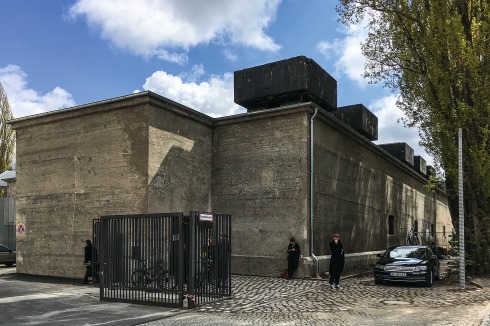 Der Bunker steht am Landwehrkanal, gegenüber vom Deutschen Technikmuseum.<br />