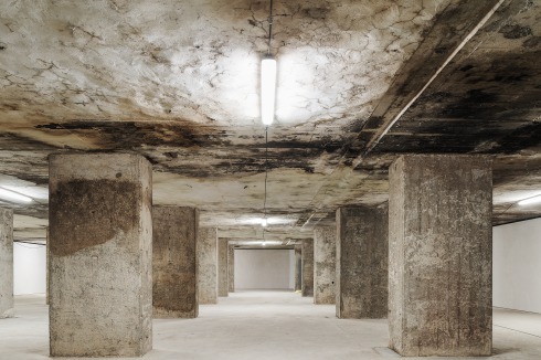 Ab dem 4. Juni wird die Berlin Biennale für zeitge­nös­sische Kunst das Erdgeschoss mit einer Aus­stellung bespielen.<br />