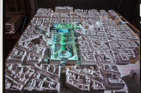 Jean Nouvel sah zwei erhöhte Gärten vor, einen als „Balkon“ vor der Kirche Saint Eustache, ...<br />