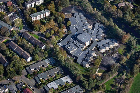 Die Dachflächen boten großes Potenzial, um die Energiebilanz der Schule zu verbessern<span class="OffWhite"></span>.<br />