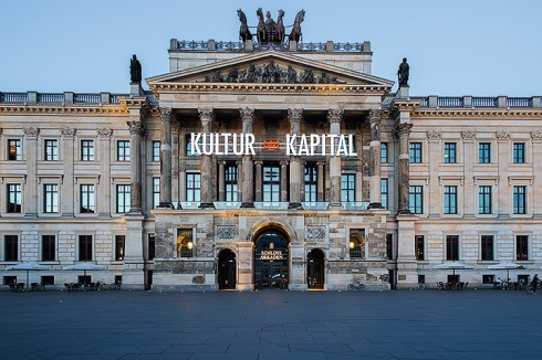 „Kultur = Kapital“ von Alfredo Jaar<br />