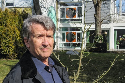 <strong>Fritz Matzinger</strong> geboren am 11.7.1941 in Michaelnbach, Oberösterreich; 1960-65 Studium der Architektur an der TU Wien, seit 1971 eigenes Büro in Linz, seit 1974 Entwicklung und Realisierung von Atriumhäusern als Modell nachbarschaftlichen Wohnens; Vorträge und Ausstellungsbeteiligungen in Österreich, Deutschland, der Schweiz und Italien; zahlreiche Wettbewerbssiege, Auszeichnungen und Preise<br />