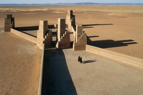 <span class="Bold">Preis </span><strong></strong>Kunst &amp; Landschaft: Die Skulpturen von Hannsjörg Voth in Marokko entstanden zwischen 1980 und 2003 <br /><br />