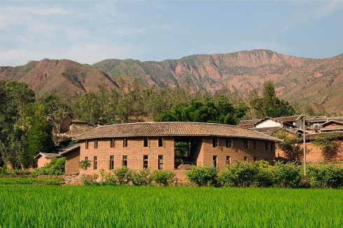 <span class="Bold">Preis </span><strong></strong>Architektur und Entwicklung: Den 2008 vom Erdbeben zerstörten chinesischen Ort Ma’anqiao bauten Mu Jun, Edward Ng, Zhou Tiegang, Wan Li und Ma Jie mit Helfern wieder auf<br />