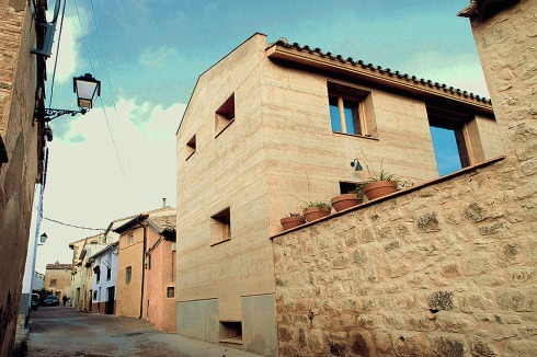 <span class="Bold">Preis Privathaus:</span> Wohnhaus im spanischen Ayerbe von Àngels Castellarnau Visús<br /><br />