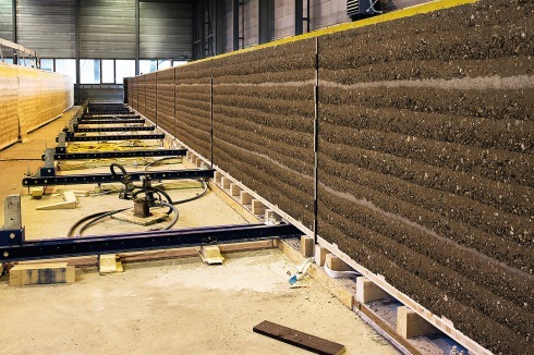 <strong></strong>Sonderpreis Technische Innovation: Martin Rauch und sein Büro Lehm Ton Erde für die Fassade des Ricola-Kräuterzentrums in Laufen<br />