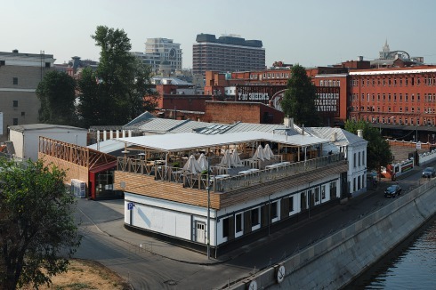 Für das Architekturinstitut Strelka haben Wowhaus die ehemaligen Garagen der Schokoladenfabrik „Roter Oktober“ umgebaut<br />