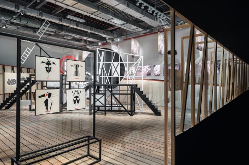 Erinnerungsbilder der Epochen inspirierten Form zur Architektur für die Ausstellung über die Geschich­te russischer Aktionskunst<br />