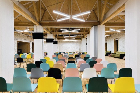 Kräftige Farbakzente für das Fortbildungszentrum des privaten Kunstmuseums „Garage“<br />