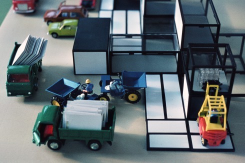 Das Canadian Centre for Architecture hat für die Triennale sein Cedric-Price-Archiv geöffnet. Auf dem Foto: McAppy Report, Model for a Portable Enclosures Programme, 1973–1976<br /><span class="OffWhite"></span><br />