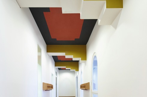 Die expressive Decke mit den skulpturalen Unterzügen wurde restauriert.<br />