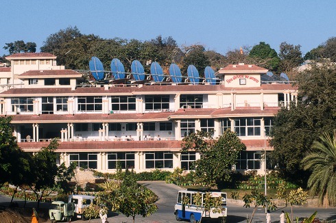 In der Großküche des Brahma ­Kumaris Shantivan Campus in Rajasthan ...<br />
