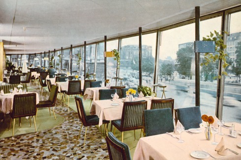 Die Restaurantterrasse in der Beletage reicht nun über die gesamte Hausbreite.<br />