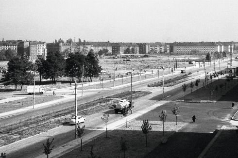 Ein deutsches Erbe für Breslau: das Flugfeld mitten in der Stadt. Fast zwanzig Jahre lag die Riesenfläche brach, ...<br />