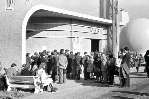 Für die 1948er Ausstellung ließen die jeweiligen Ministerien Pavillons errichten: „Elektrotechnik“<br />