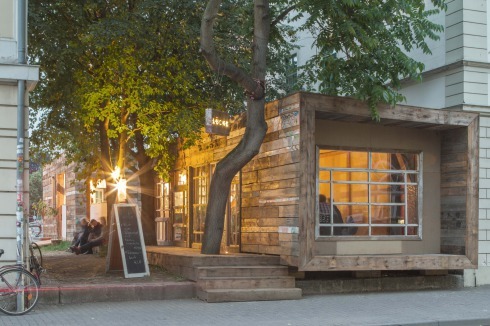 Preis (5000 Euro):<strong> Hannes Schmidt</strong> (Weimar) für "Lücke", ein temporäres Restaurant in Weimar aus recycelten Materialien<br />