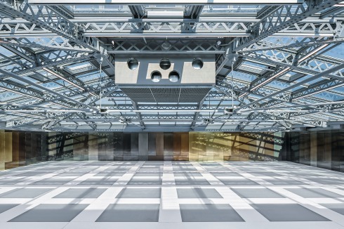 Im neuen Dachgeschoss über dem Hof wird derzeit eine Ausstellung mit Arbeiten des Installations-, Video- und Medienkünstlers Fabrizio Plessi gezeigt.<br />