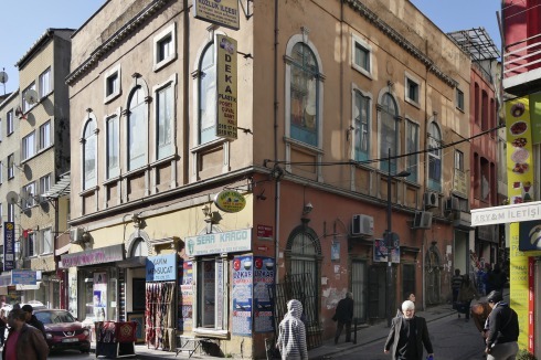 Im Viertel Kumkapi leben seit Jahrzehnten Migrantengruppen aus Russland, Zentralasien und der Subsahara<br />