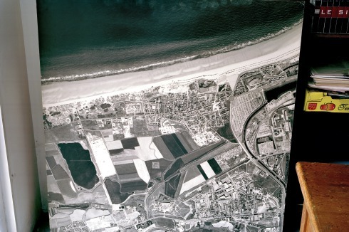 Luftbildaufnahme der Gemeinden Blériot-Plage und Sangatte, fotografiert in der Médiatheque de Sangatte. <br />