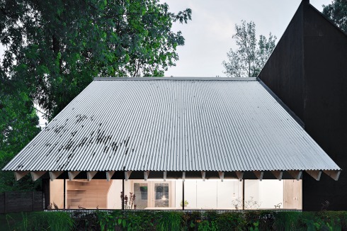 Stephanie Davidson und Georg Rafailidis haben in Buffalo, New York, ihr erstes Projekt realisiert: Ein Atelierhaus für zwei Künstler mit drei Künsten und einem Gewächshaus.<br />