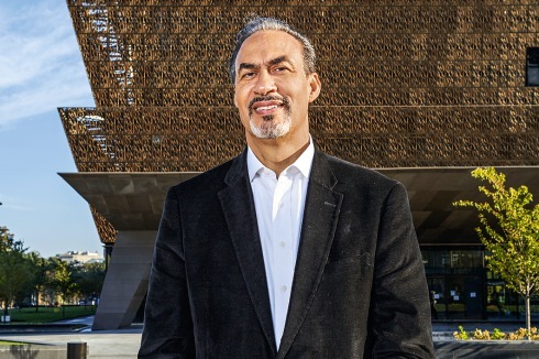 <strong>Philip G. Freelon</strong> ist Architekt. 1990 gründete er The Freelon Group, die heute rund 60 Mitarbeiter beschäftigt und ihren Sitz in North Carolina hat. Als Projektarchitekt leitete er das Architektenteam Freelon Adjaye Bond/ SmithGroupJJR beim Bau des National Museum for African American History and Culture NMAAHC.<br />