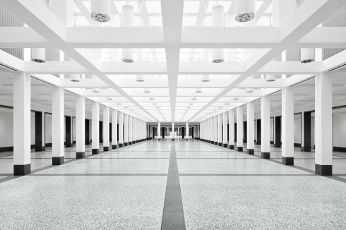 Die zentrale, deutlich niedrigere Eingangshalle<br />