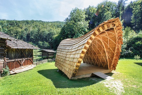 Der Pavillon wurde im österreichischen Freilichtmuseum Stübing errichtet.