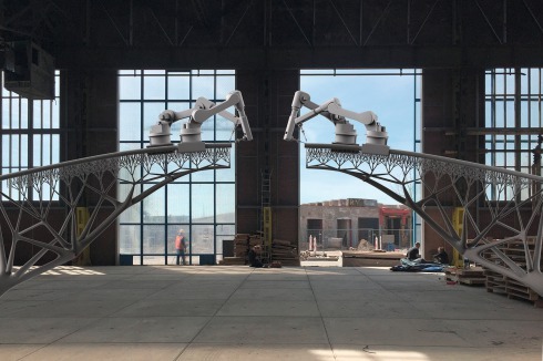 <span class="White"></span>Roboter drucken eine Fußgängerbrücke im 3D-Verfahren: Projekt von Joris Laarman für MX3D, 2015<br />