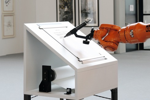 Manifeste schreibender Roboter, robotlab (ZKM), 2008.<br />