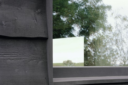  Das Fassaden­detail ist eine Stülpschalung aus Lärche.<br />