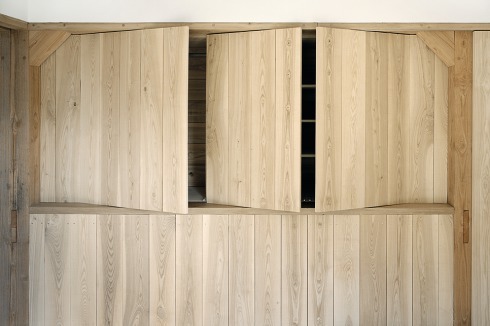Der Einbauschrank im Obergeschoss bietet Stauraum.<br />
