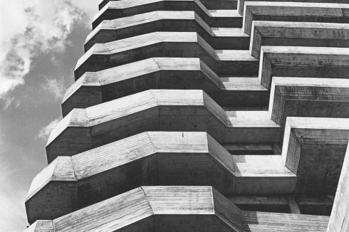 Parkhaus des Einkaufzentrums „Trinity Square“ in <br />Gateshead, 1969 eröffnet und 2010 zugunsten einer einfallslosen Shopping Mall abgerissen<br />Foto: © RIBA Collections<br />