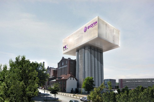 Der Entwurf von 2008 sah die Erweiterung durch einen transluzenten Kubus auf dem Silo aus den 30er Jahren vor. Die Stahlkon­struktion wurde fehlerhaft ausgeführt, verrottete jahrelang neben dem Silo und wurde schließlich entsorgt.<br />