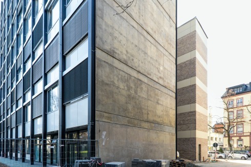 Die Giebelseiten des Altbaus wurden innenseitig mit Mineralplatten gedämmt.<span class="OffWhite"></span><br />