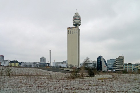 Der alte Henninger-Turm von 1961, ...<br />