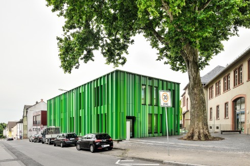 Kindergarten und Familienzentrum in Frankfurt am Main (Architekturwerkstatt Matthias Loebermann, 2014)<br />