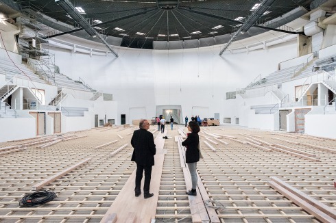Die Architekten auf der Baustelle. Der Holzboden wurde vollständig neu eingebaut.<br />