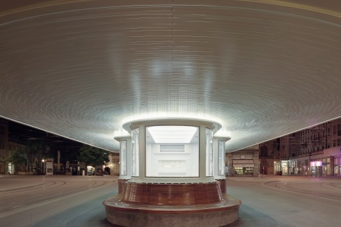 ... die Tramwartehalle Paradeplatz in Zürich (2003).<br />