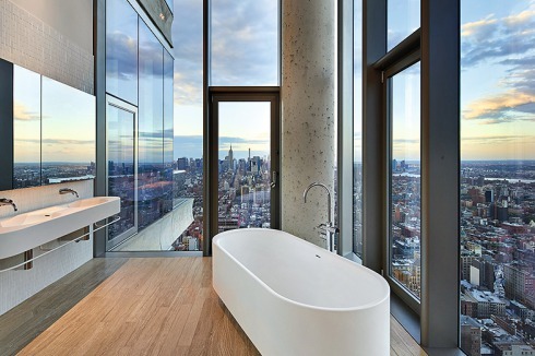 ... so­wie Badewanne und Waschtisch (Laufen) sind Entwürfe von Herzog &amp; de Meuron. Das höchstgelegene Penthaus wurde im Juni für 47.866.945 Dollar verkauft.<br />