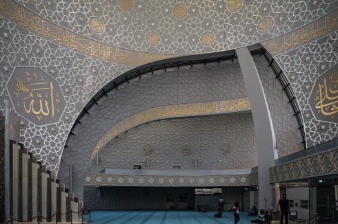 In den Bau der Moschee fließen keine Mittel von der EU, von Bund, Land oder Kommune. Die DITIB finanziert die Baukosten in Höhe von über 30 Mio. Euro aus Eigenmitteln und Spenden.<br />