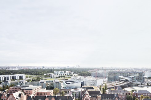 Der Spreebogen mit dem Futurium auf dem letzten freien Grundstück. Im Vordergrund die Charité, rechts der Hauptbahnhof.<br />