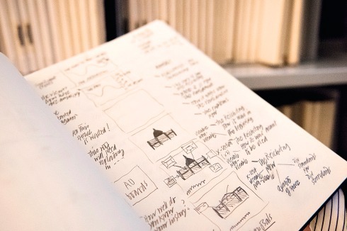 Blick in eines der vielen Skizzenbücher von Norman Foster, die im Archiv der Stiftung verwahrt werden<br />