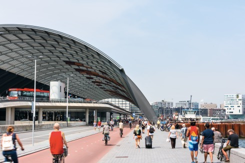 Blick entlang der Halle nach Westen mit neuer Uferpromenade<br />
