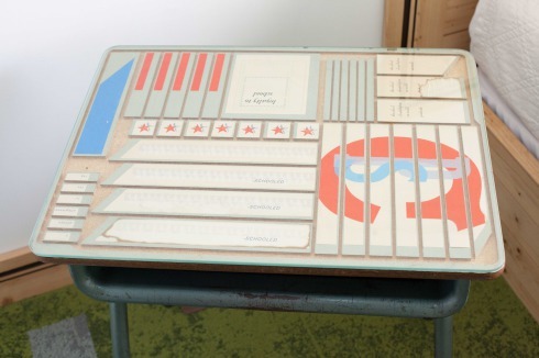 Nachttisch."Bars In Search Of A Flag: The End Tables, 2017. Reclaimed school desk, letterpress" von Dan Wang<br />