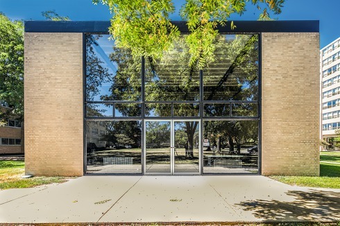 Robert F. Carr Memorial Chapel, 65 E. 32nd., IIT Campus, Ludwig Mies van der Rohe, 1951. Die „God Box“ wurde 2014 restauriert.<br />
