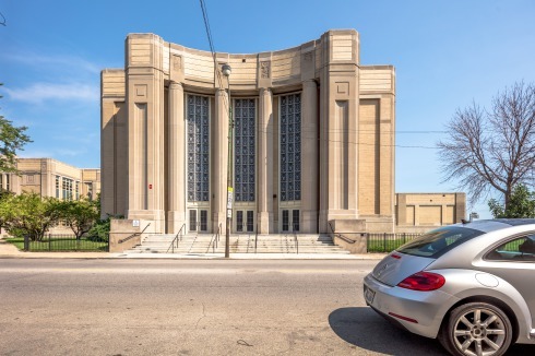Chicago Vocational High School, 2100 E. 87th, erbaut von John C. Christensen, 1938–41<br />