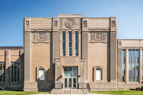 Chicago Vocational High School, 2100 E. 87th, erbaut von John C. Christensen, 1938–41<br />
