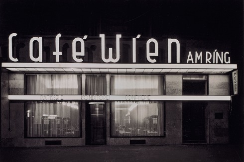 Werner Mantz: Café am Hohenzollernring, Köln, 1929 und ...<br />